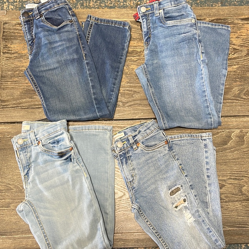 Boy Levi’s jeans size 6/7